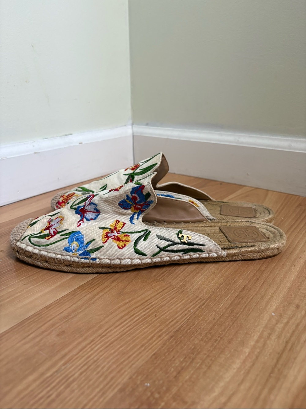 Tory Burch Multicolor Floral Embroidered Canvas Espadrille Mules - Picture 5 of 10